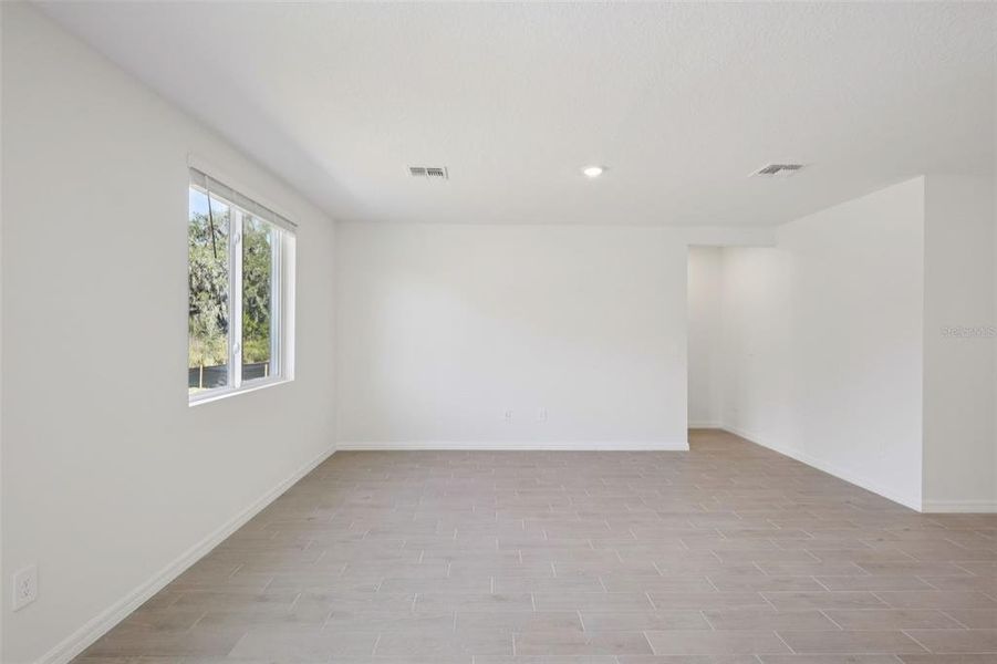 Spacious, unfurnished interior of a new home in Leyland Preserve - Classic Series, Brooksville (Image 19).