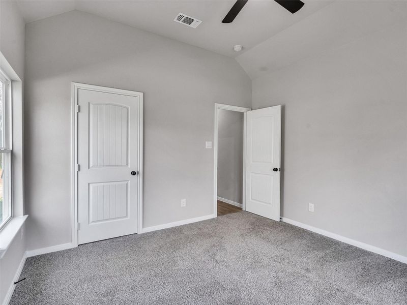 Spacious, unfurnished interior of a new home in , Brazoria (Image 17).