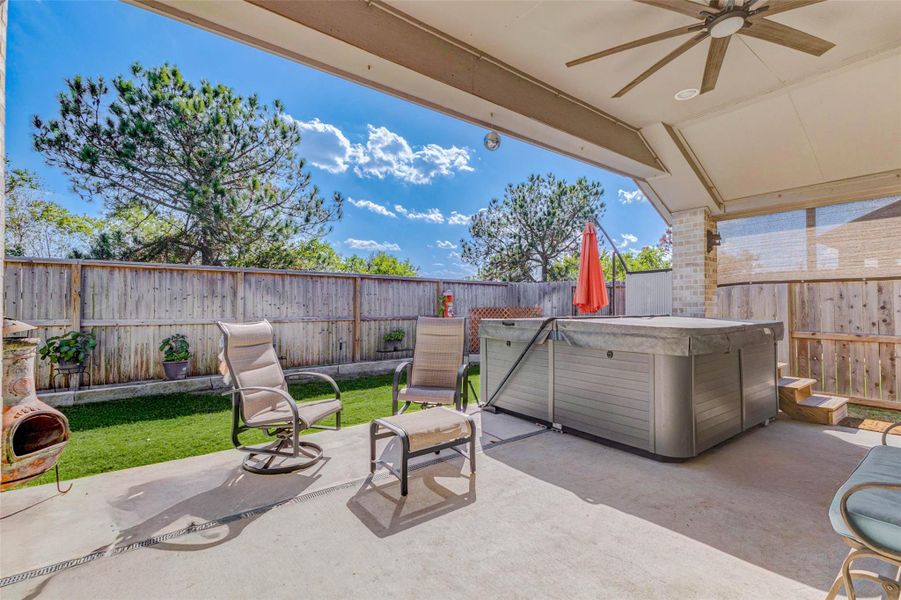 Exterior details and patio area of a home in Cross Creek West 55', Fulshear (Image 25).