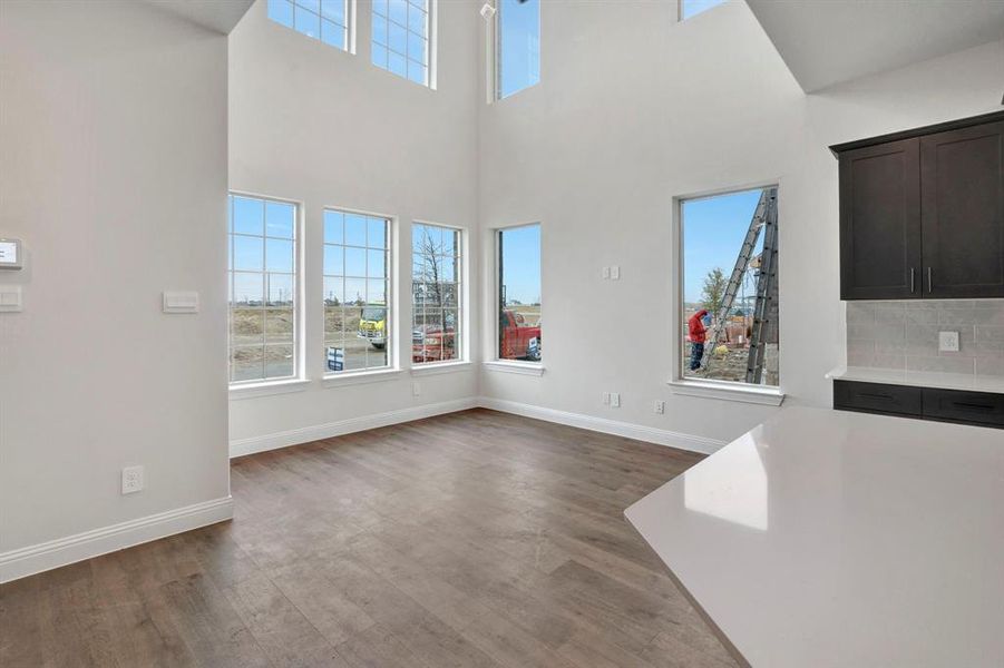 Spacious, unfurnished interior of a new home in Mustang Square, Plano (Image 11).