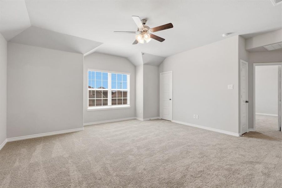 Spacious, unfurnished interior of a new home in Burgess Meadows, Cleburne (Image 21).