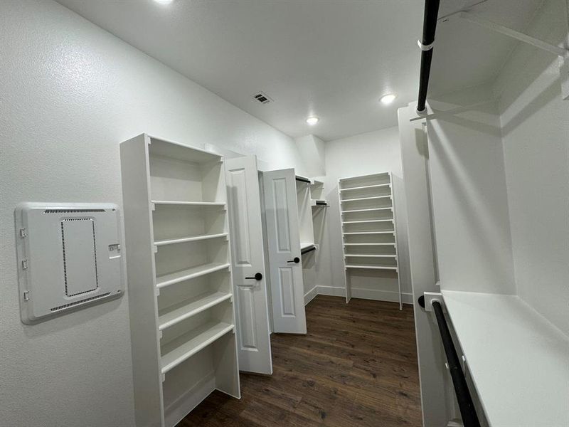 Furnished interior view inside a new home in Ladera Tavolo Park, Fort Worth (Image 10). Furnished interior view inside a new home in Ladera Tavolo Park, Fort Worth (Image 10).