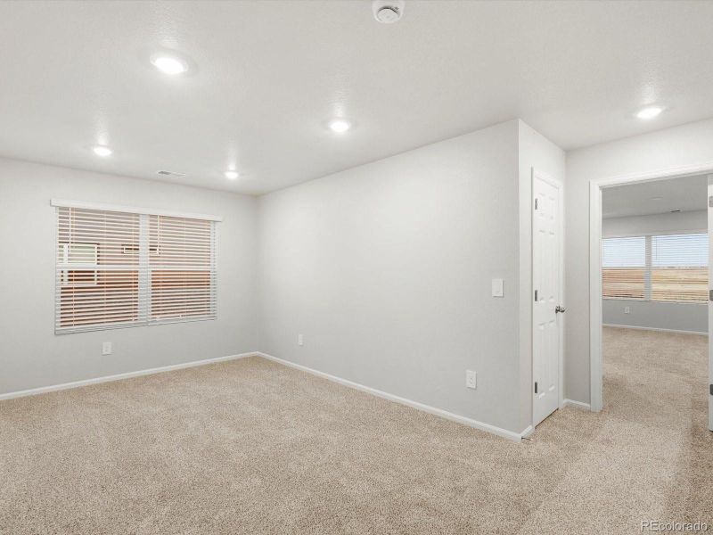 Spacious, unfurnished interior of a new home in , Aurora (Image 17).