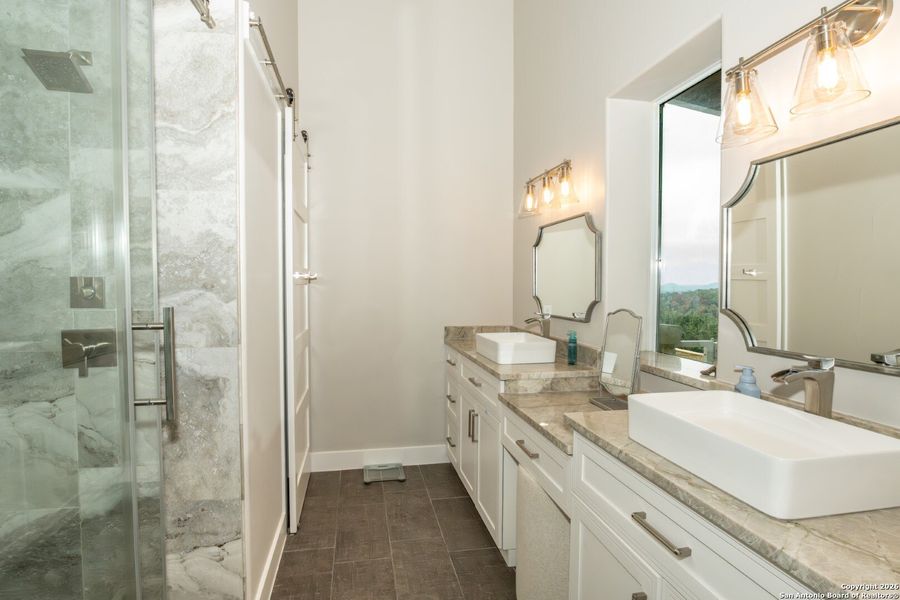 Furnished interior view inside a new home in , Bandera (Image 17).