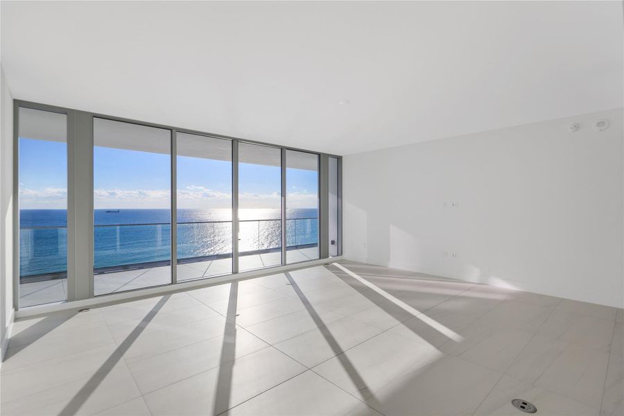 Spacious, unfurnished interior of a new home in , Fort Lauderdale (Image 35).