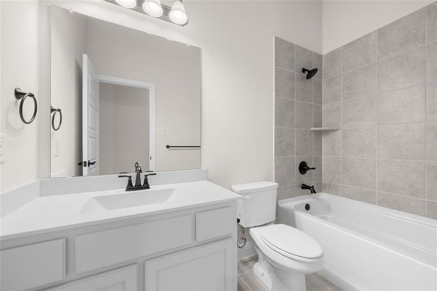 3312 Beverly Bathroom1