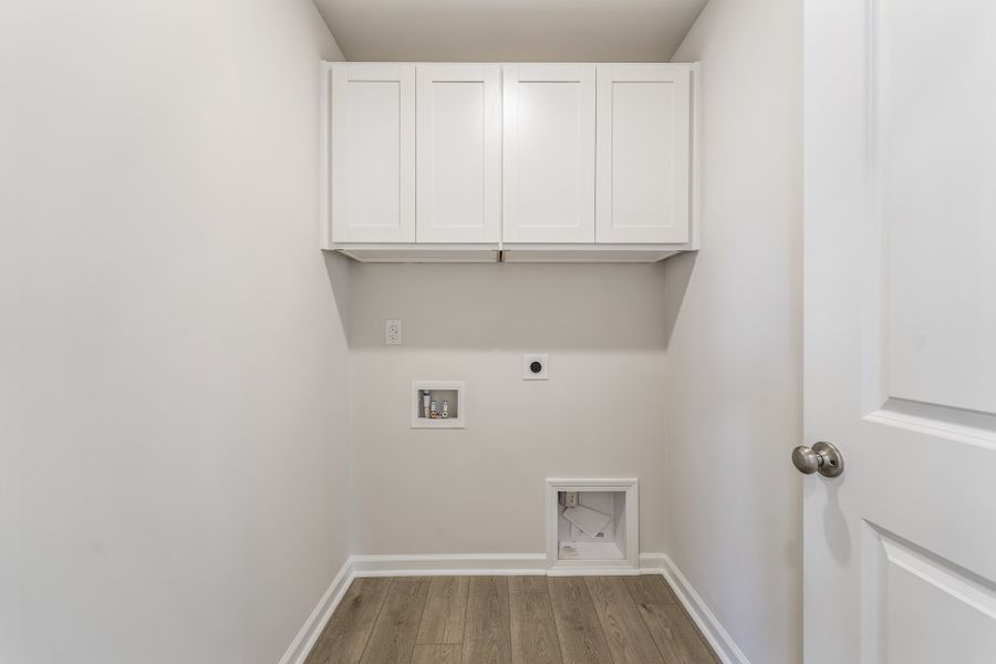 Spacious, unfurnished interior of a new home in Richmond Hill, Inman (Image 20).