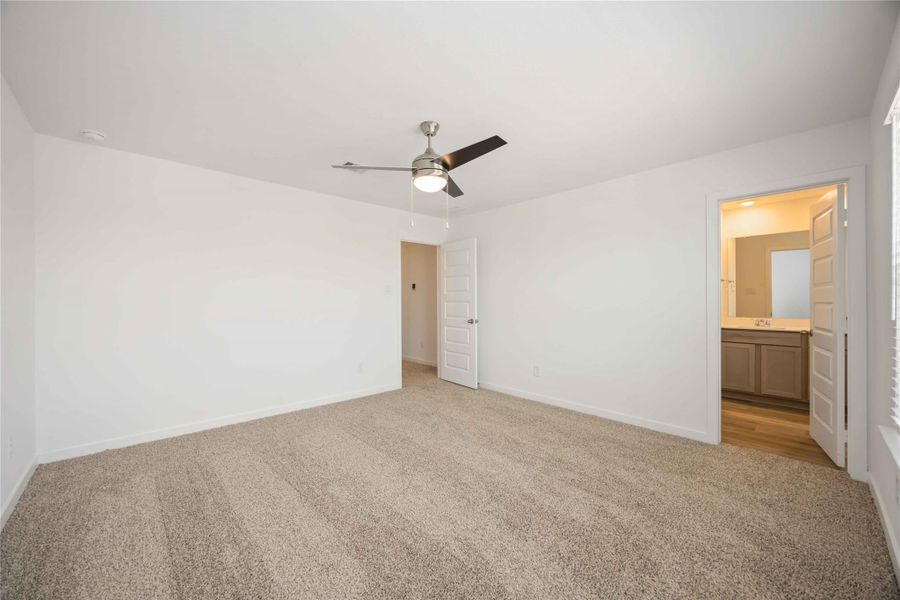 Spacious, unfurnished interior of a new home in Pinehaven, Houston (Image 25).