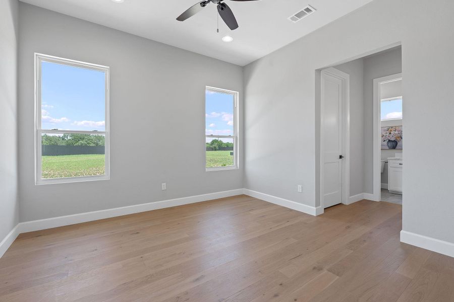Unfurnished room featuring healthy amount of natural light, a ceiling fan, light wood-style flooring, and recessed lighting