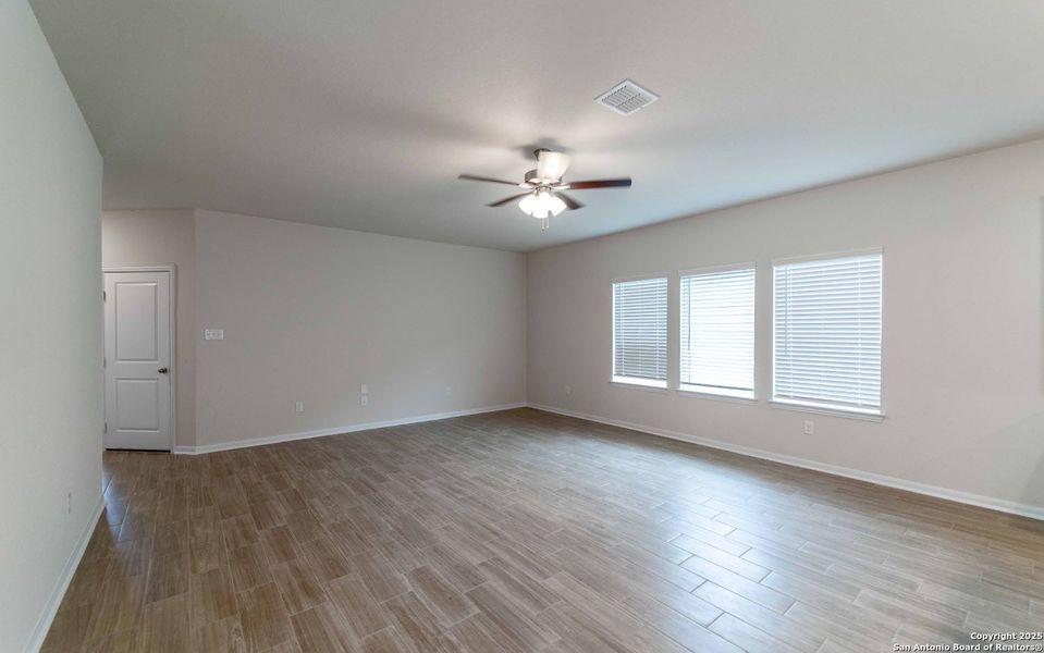 Spacious, unfurnished interior of a new home in Hickory Ridge, Elmendorf (Image 13). Spacious, unfurnished interior of a new home in Hickory Ridge, Elmendorf (Image 13).