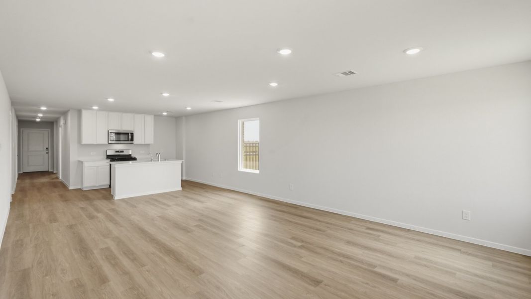 Spacious, unfurnished interior of a new home in Sunterra, Katy (Image 12).