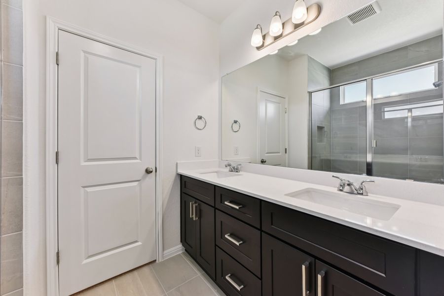 Furnished interior view inside a new home in Porter Country, Buda (Image 10).