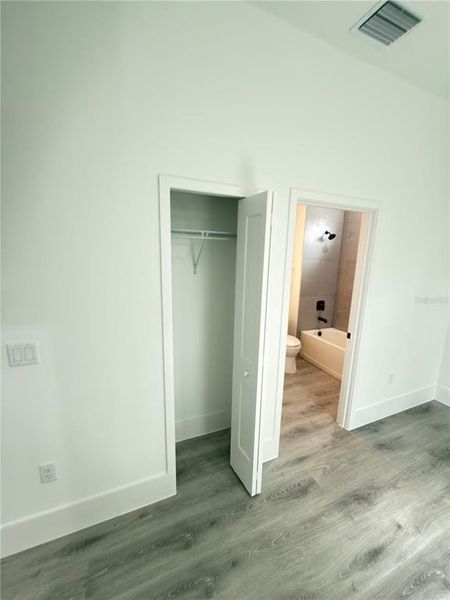Spacious, unfurnished interior of a new home in , Ocala (Image 32).