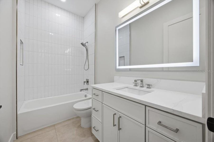 Furnished interior view inside a new home in , Plant City (Image 12).
