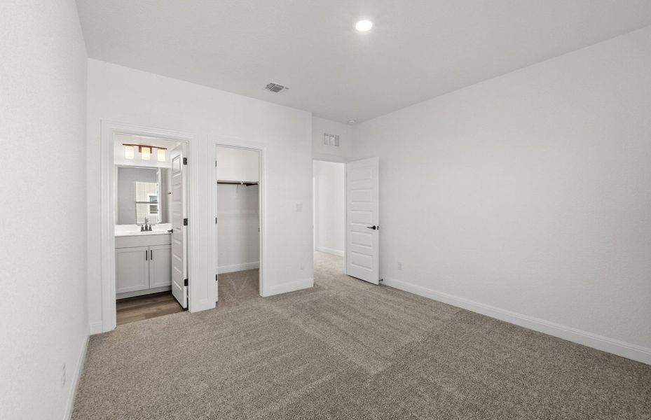 Spacious, unfurnished interior of a new home in Santa Rita Ranch, Liberty Hill (Image 19).