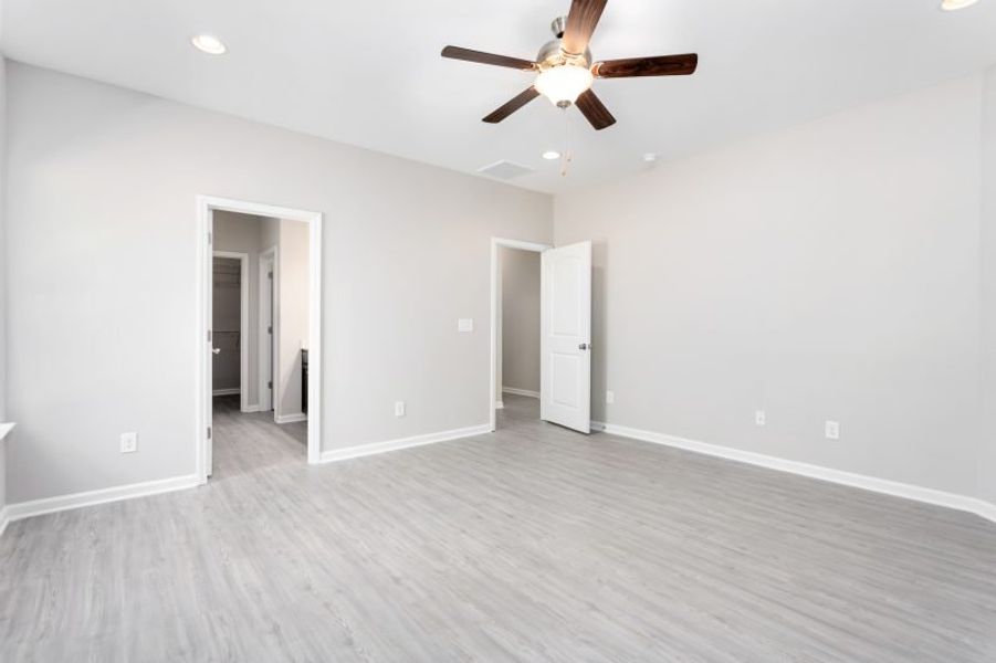 Representative unfurnished interior of a home built from the Freeport by Keystone Homes NC in Avondale, Greensboro (Image 41).