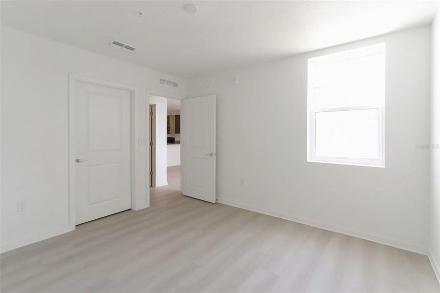 Spacious, unfurnished interior of a new home in , Orlando (Image 19).