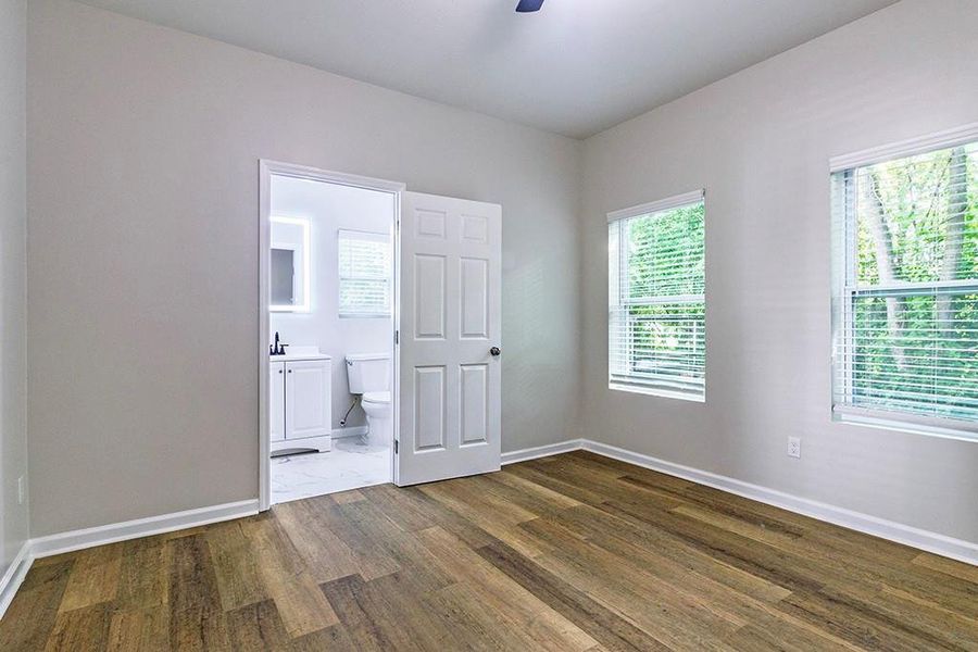 Spacious, unfurnished interior of a new home in , Macon (Image 13).