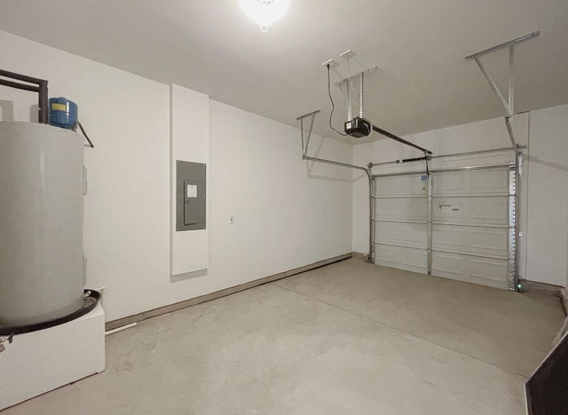 Spacious, unfurnished interior of a new home in East Main Townes, Spartanburg (Image 15).