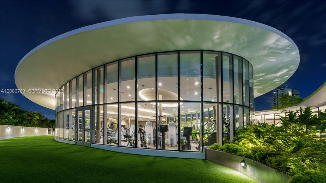 Condo located in Miami, FL showcasing its design and architecture (Image 4).