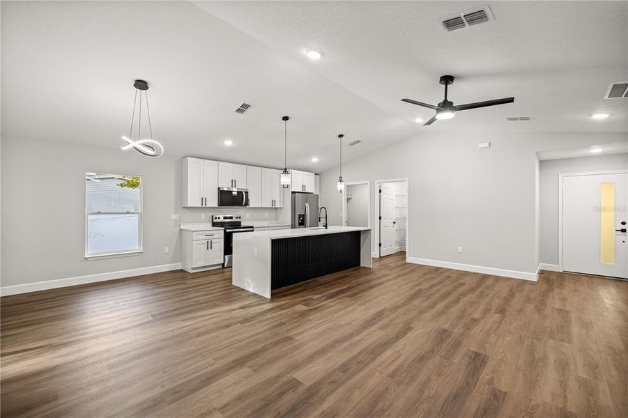 Spacious, unfurnished interior of a new home in , Belleview (Image 18).