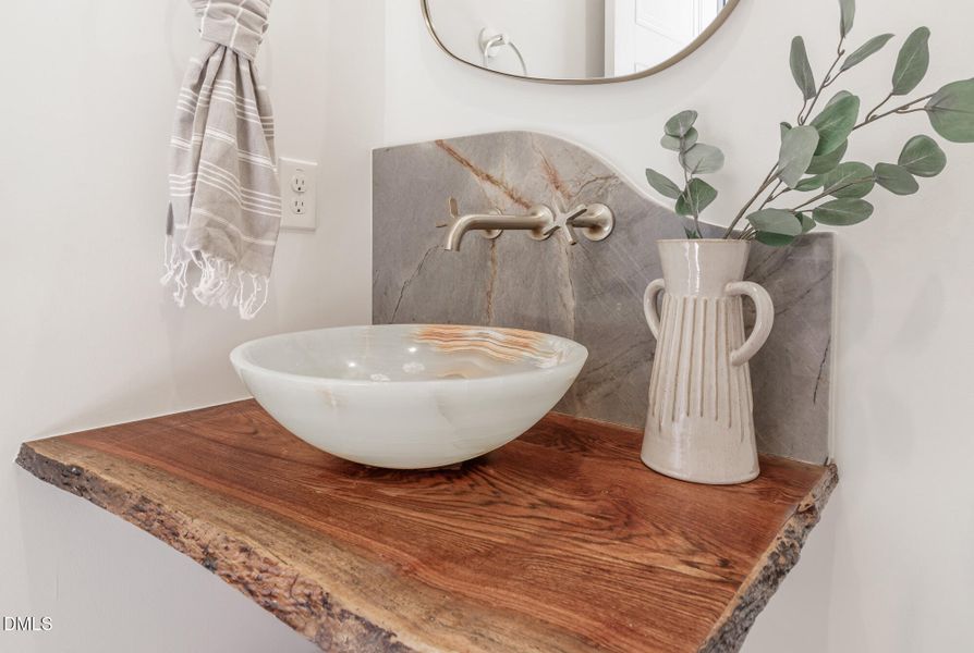 200_MEADOW_WALK_DR_INTERIOR_36 200_MEADOW_WALK_DR_INTERIOR_36