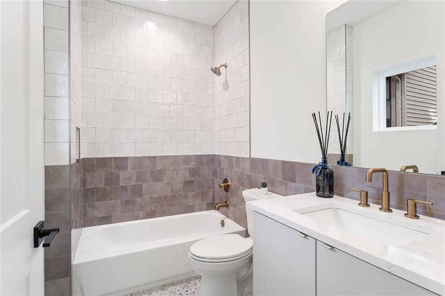 Furnished interior view inside a new home in , Atlanta (Image 51).