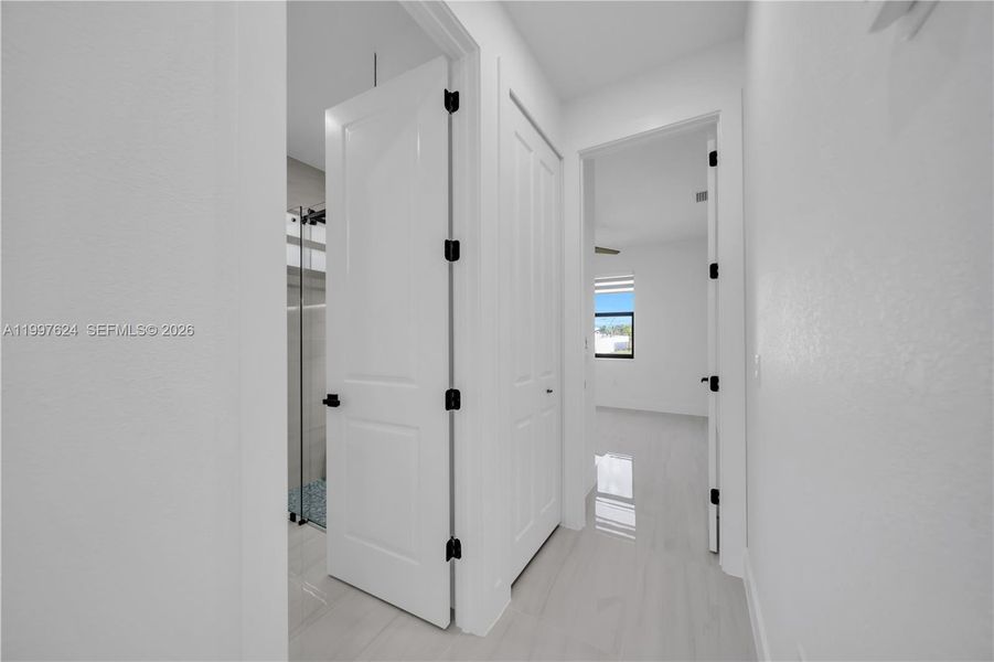 Spacious, unfurnished interior of a new home in , Lehigh Acres (Image 13).