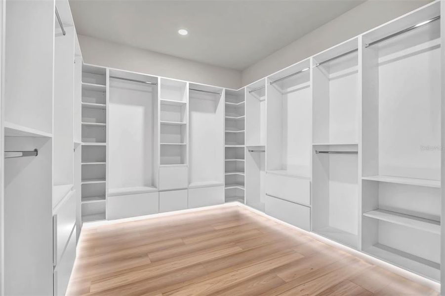 Spacious, unfurnished interior of a new home in , Tampa (Image 67).
