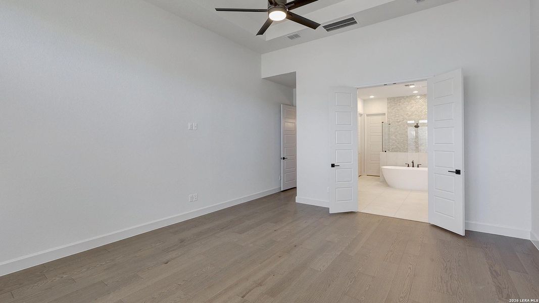 Spacious, unfurnished interior of a new home in Esperanza, Boerne (Image 23).