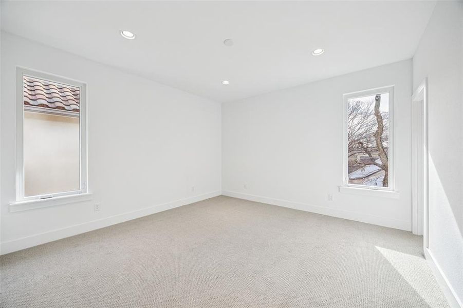 Spacious, unfurnished interior of a new home in , Dallas (Image 25).