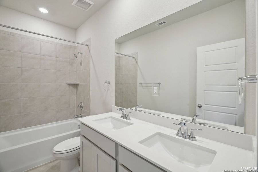 Furnished interior view inside a new home in Thomas Pond, San Antonio (Image 12). Furnished interior view inside a new home in Thomas Pond, San Antonio (Image 12).