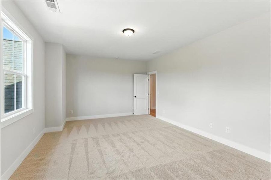 Spacious, unfurnished interior of a new home in , Rome (Image 24).