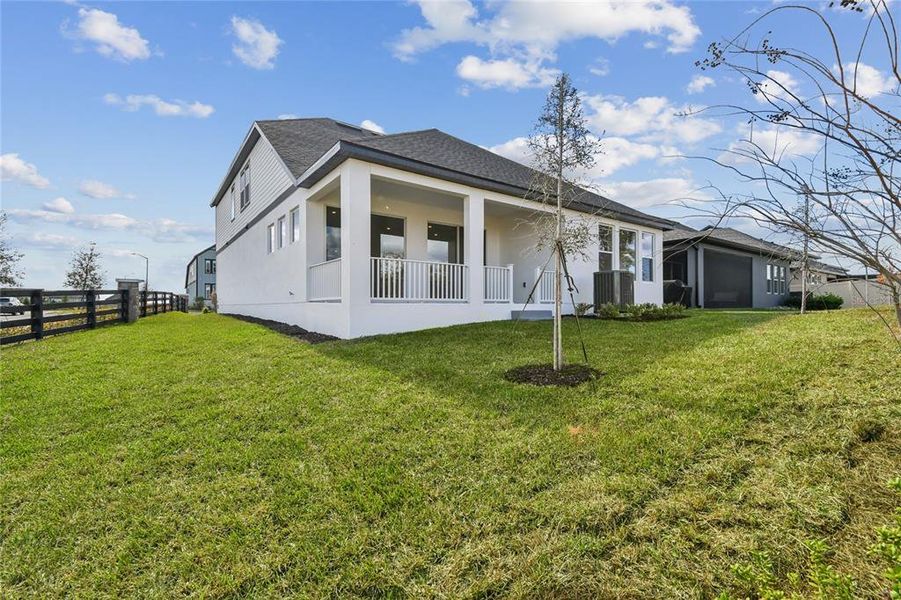 Exterior details and patio area of a home in John’s Lake North, Clermont (Image 3).