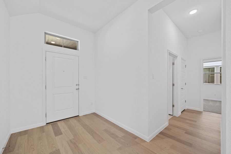 Spacious, unfurnished interior of a new home in Trinity Ranch, Elgin (Image 18).