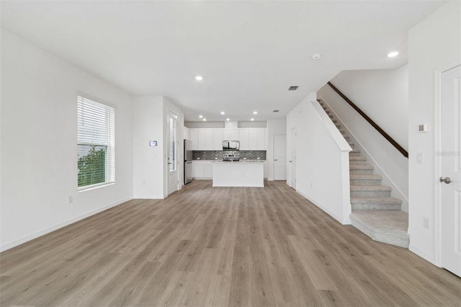 Spacious, unfurnished interior of a new home in Waterset Townhomes, Apollo Beach (Image 21).