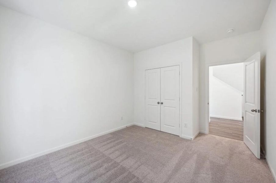 Spacious, unfurnished interior of a new home in Watson Hill, Summerville (Image 13).
