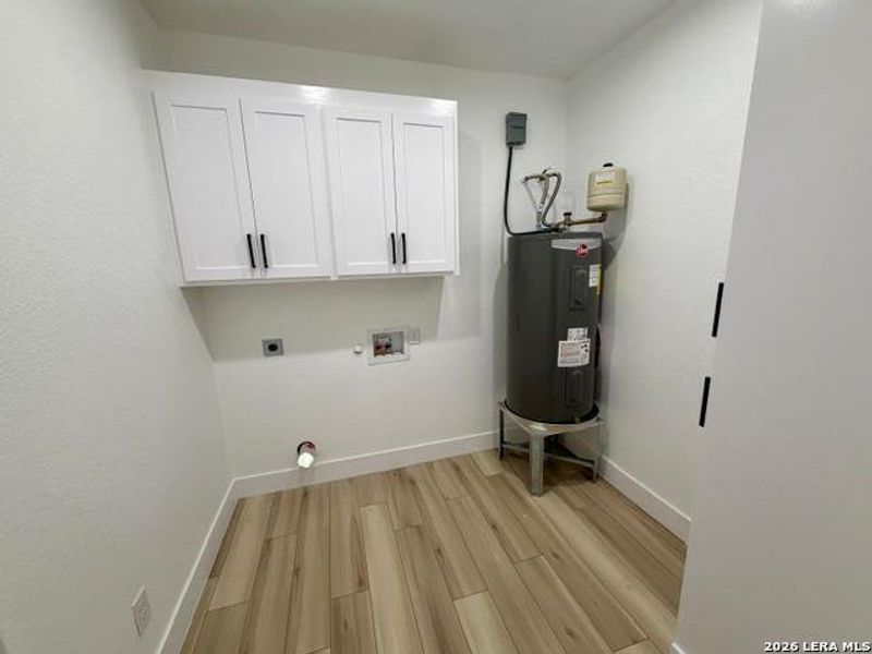 Furnished interior view inside a new home in , Floresville (Image 3).