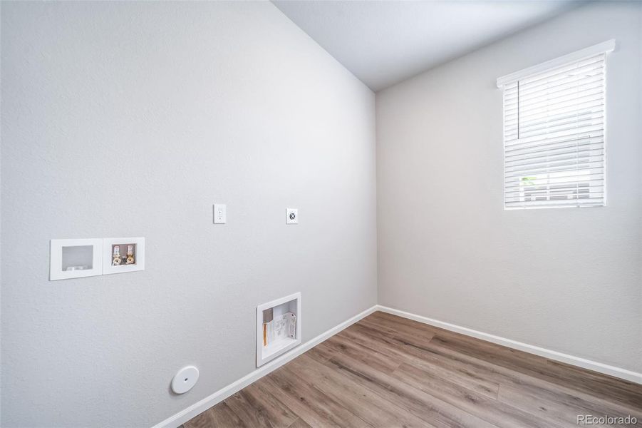 Spacious, unfurnished interior of a new home in , Aurora (Image 23).