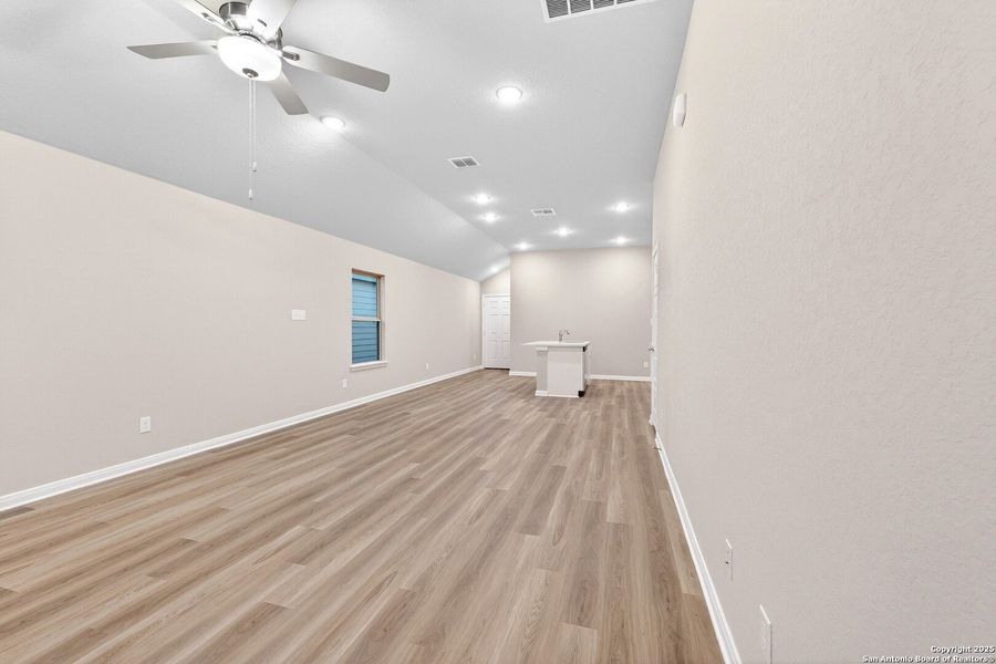 Spacious, unfurnished interior of a new home in Park Place, New Braunfels (Image 34).