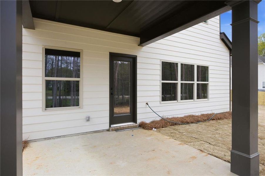Exterior details and patio area of a home in , Dallas (Image 3).