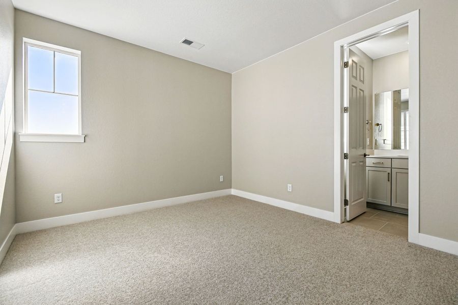 Spacious, unfurnished interior of a new home in Trailstone, Arvada (Image 37).