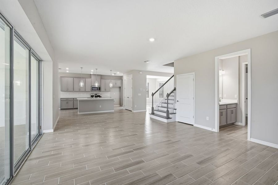 Spacious, unfurnished interior of a new home in Hammock at Two Rivers, Zephyrhills (Image 11).