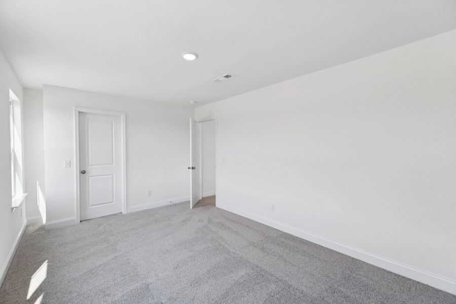 Spacious, unfurnished interior of a new home in Willow Landing, Mount Juliet (Image 33).