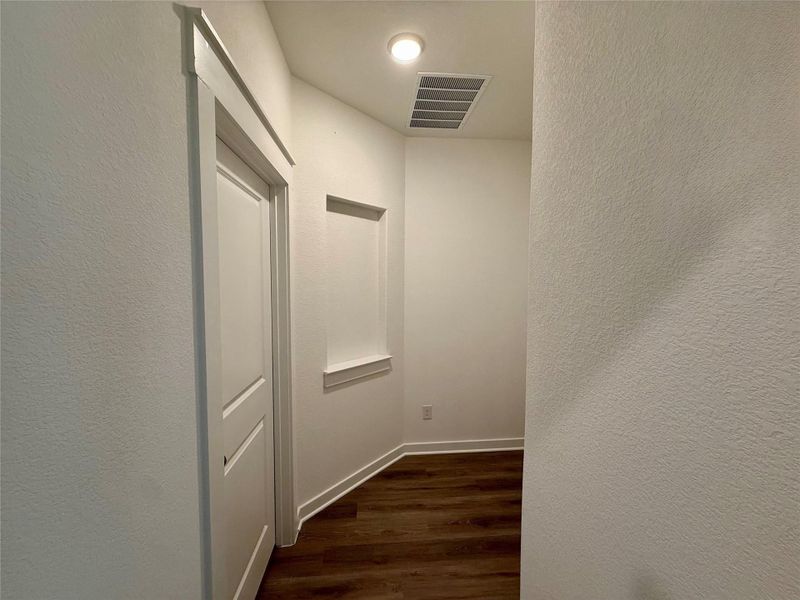 Spacious, unfurnished interior of a new home in Creeks Crossing, Elgin (Image 19).