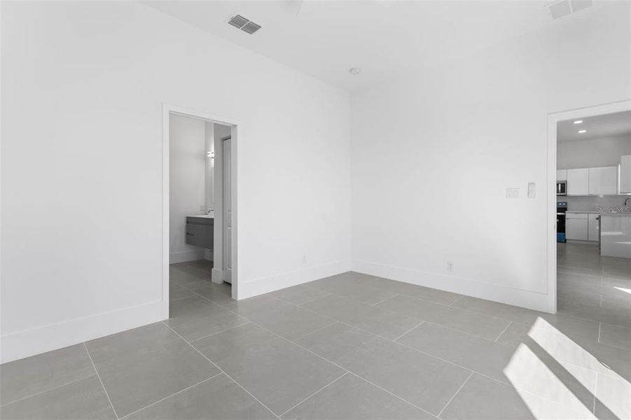 Spacious, unfurnished interior of a new home in , Lehigh Acres (Image 30).