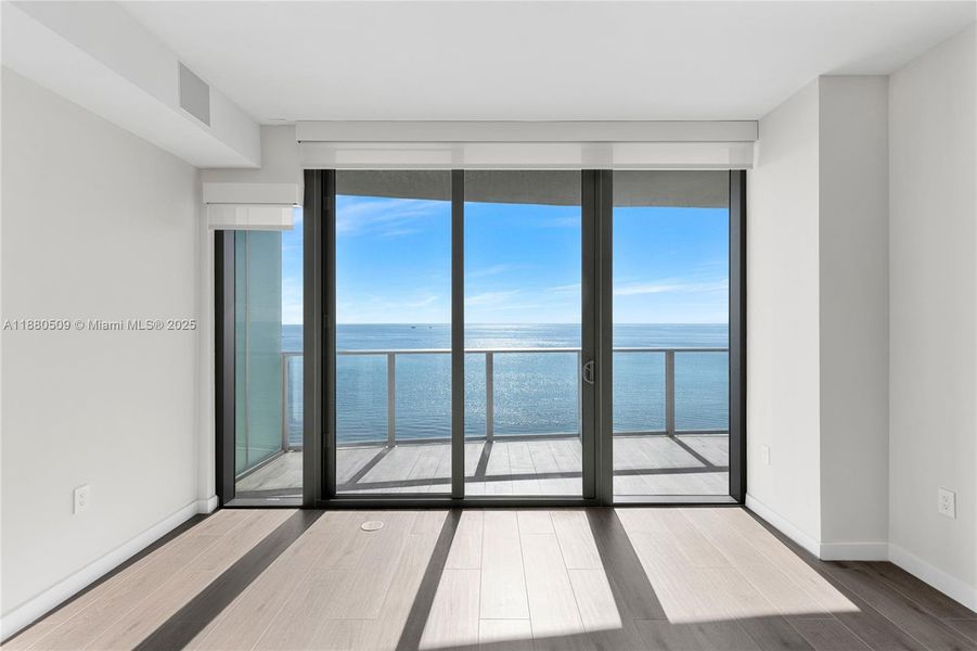 Spacious, unfurnished interior of a new home in , Pompano Beach (Image 54).