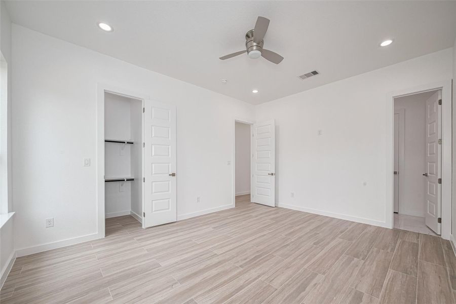 Spacious, unfurnished interior of a new home in , Houston (Image 32).