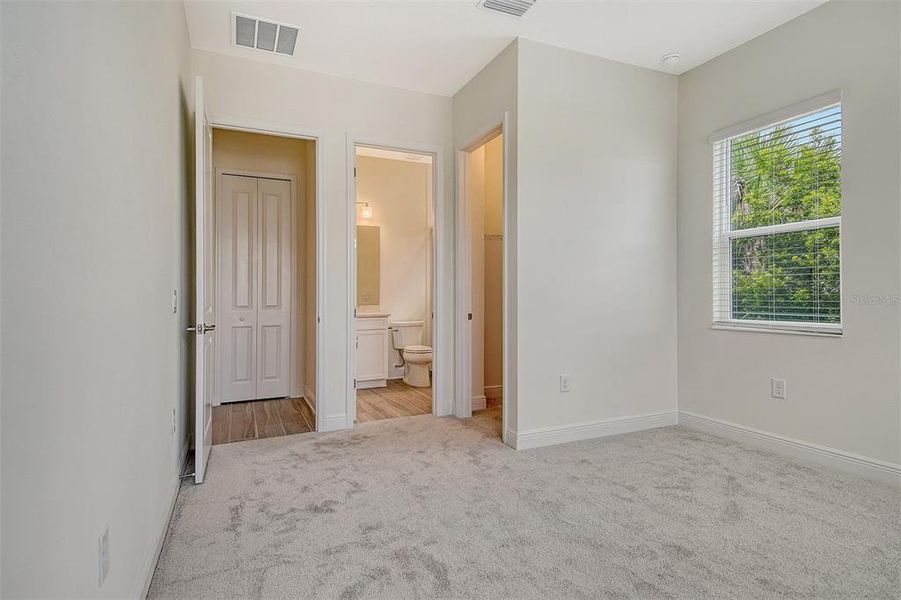 Spacious, unfurnished interior of a new home in , Venice (Image 33).