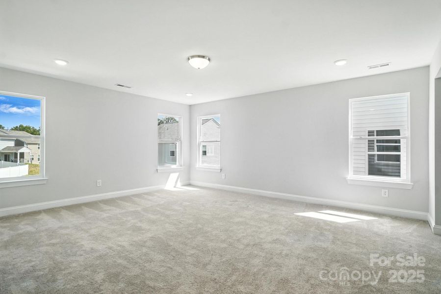 Spacious, unfurnished interior of a new home in Hampton Woods, Charlotte (Image 35).